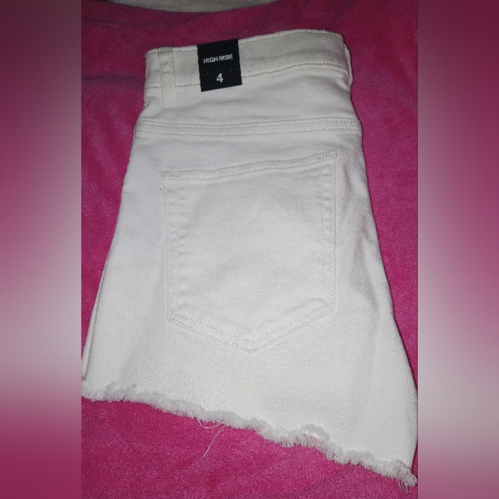 Express womens shorts size 4. NWT
